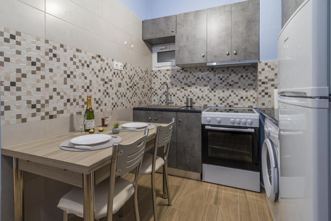 شقة Couples Retreat, Fully Equipped Studio/ Loutraki Beach المظهر الخارجي الصورة