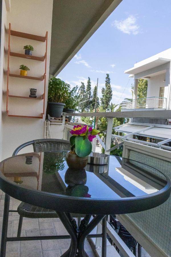 شقة Couples Retreat, Fully Equipped Studio/ Loutraki Beach المظهر الخارجي الصورة